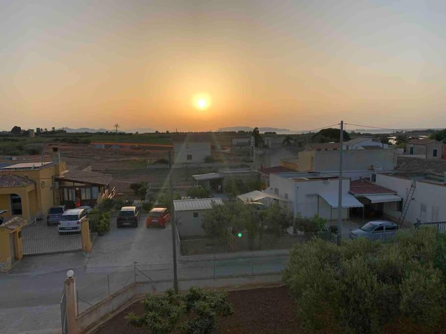 Casa Vacanza Torre Di Mezzo - Tramonto Marausa Buitenkant foto
